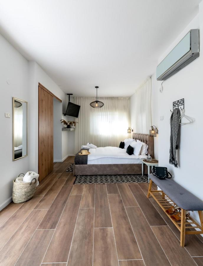 אוסנתה סוויטת בוטיק עם בריכה פרטית Villa Kefar Weradim Kültér fotó