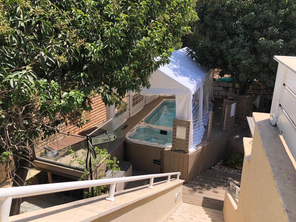 אוסנתה סוויטת בוטיק עם בריכה פרטית Villa Kefar Weradim Kültér fotó