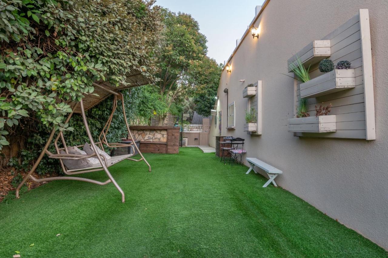 אוסנתה סוויטת בוטיק עם בריכה פרטית Villa Kefar Weradim Kültér fotó