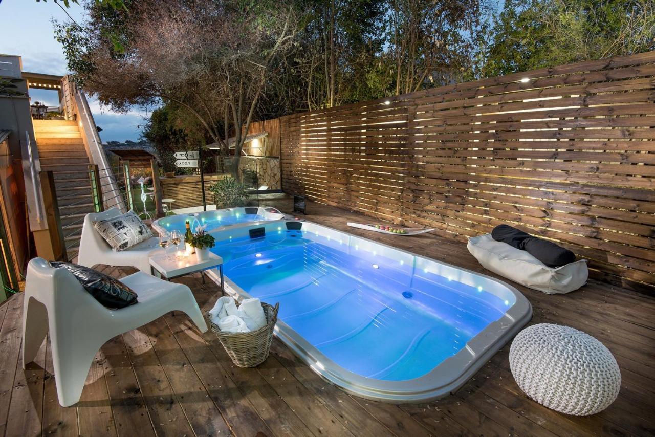 אוסנתה סוויטת בוטיק עם בריכה פרטית Villa Kefar Weradim Kültér fotó